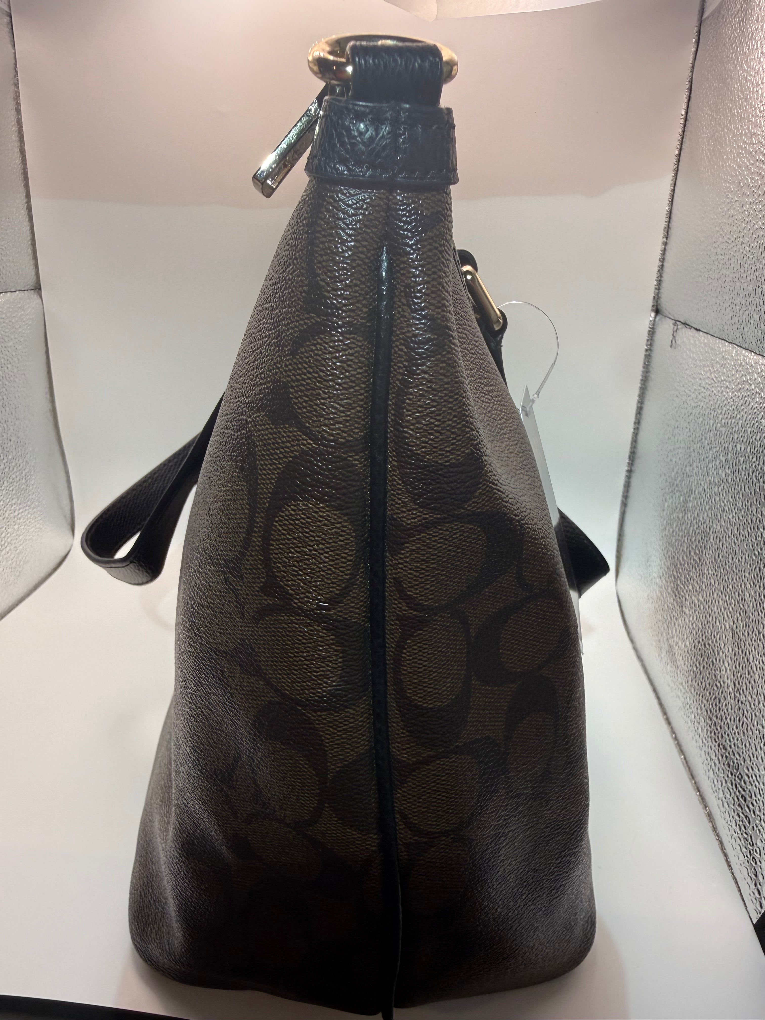 Coach Signature Tote - Interior lining and pockets