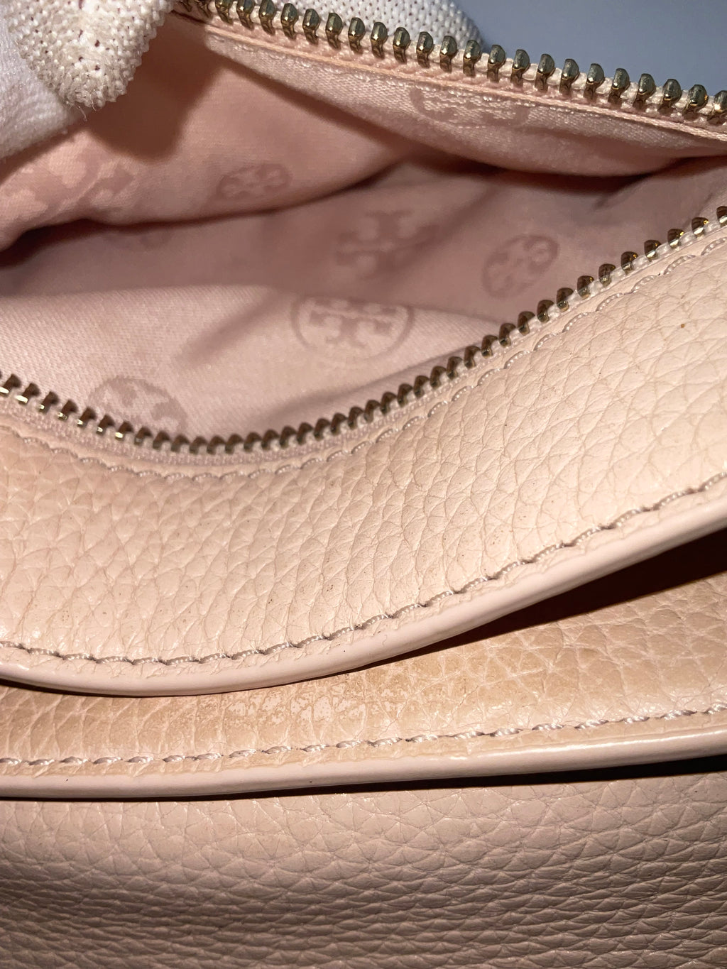 Tory Burch McGraw Fold-Over Pebbled Leather Crossbody Bag – Light Blush