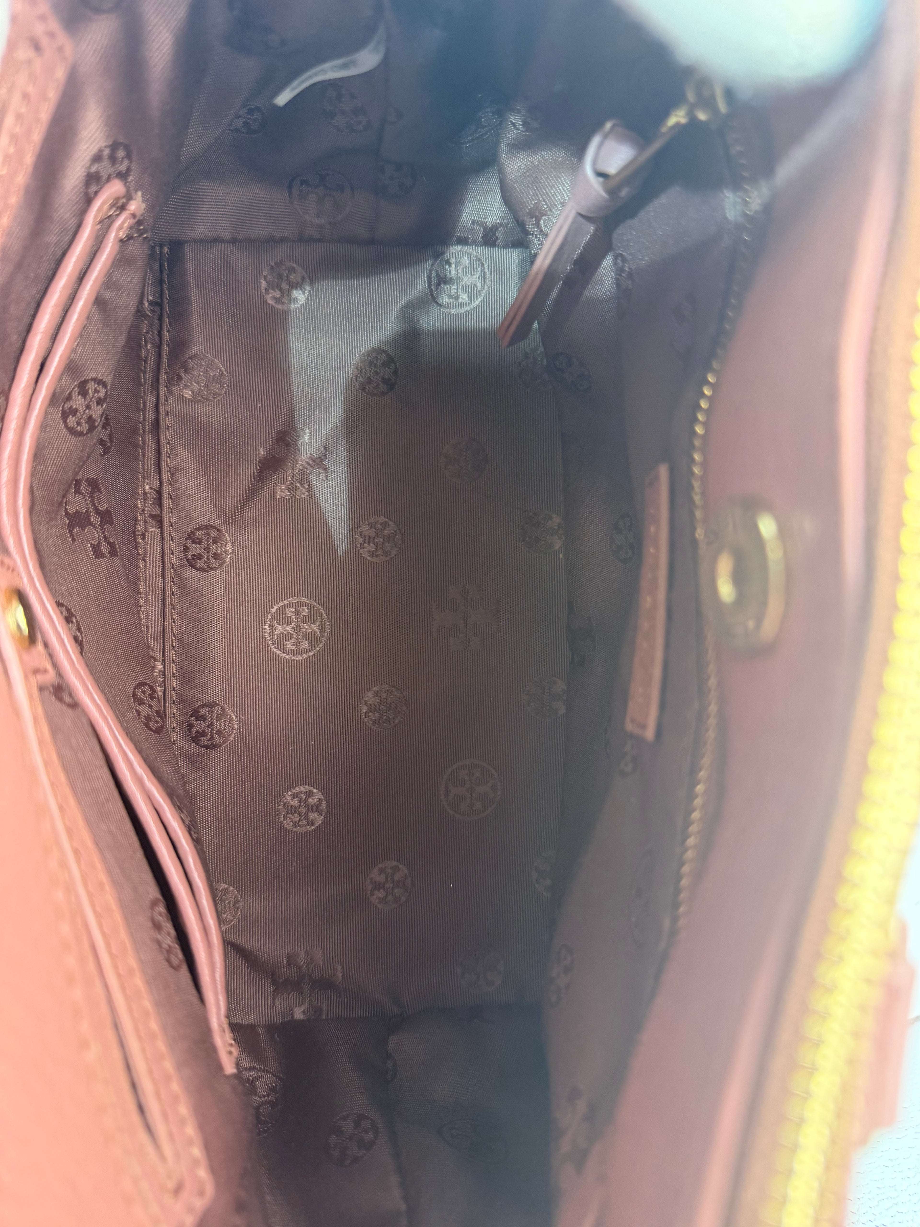 Tory Burch Bolso Satchel de Piel Granulada Rosa Empolvado