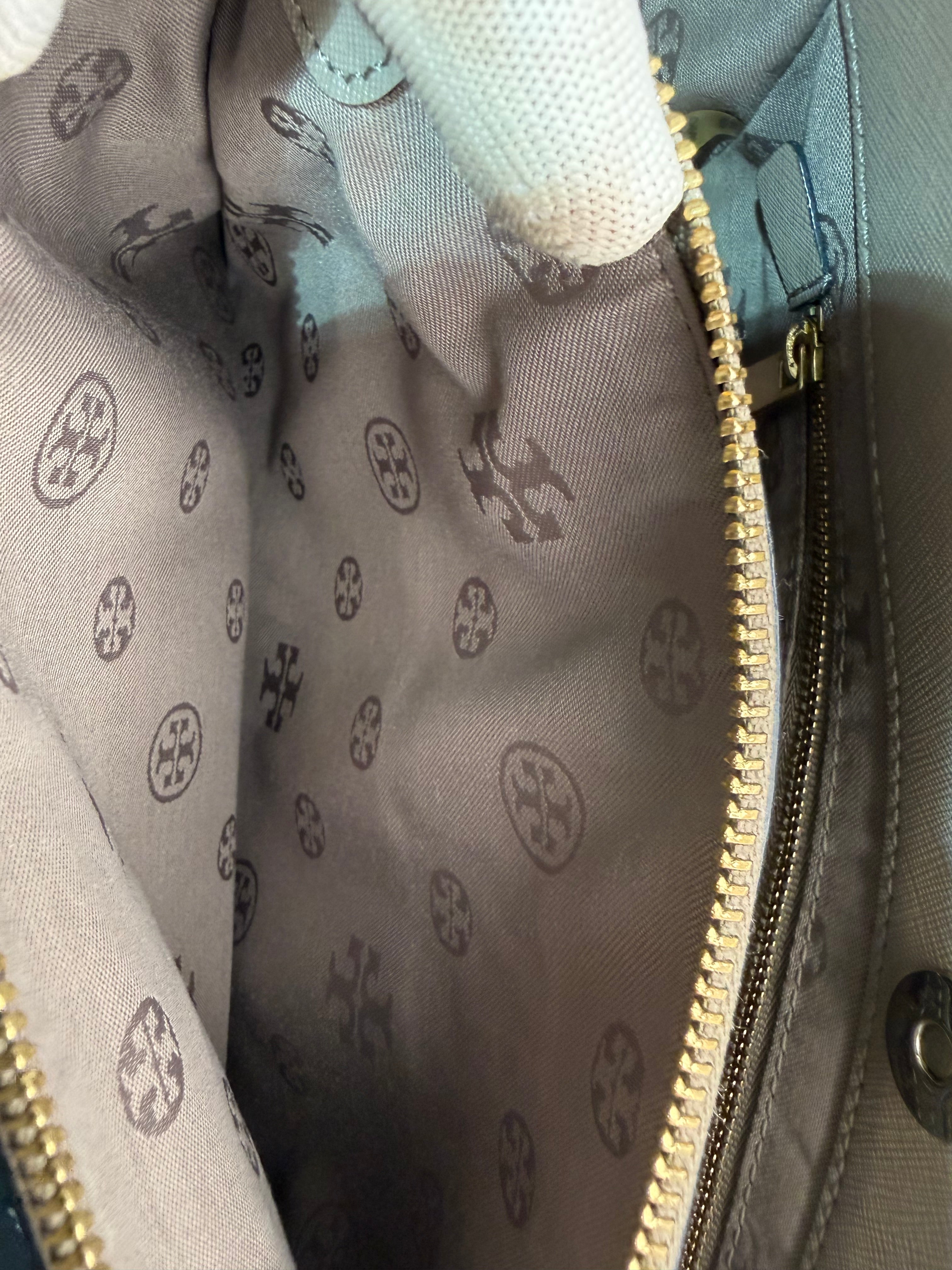 Tory Burch Bolso Satchel de Piel Saffiano Taupe