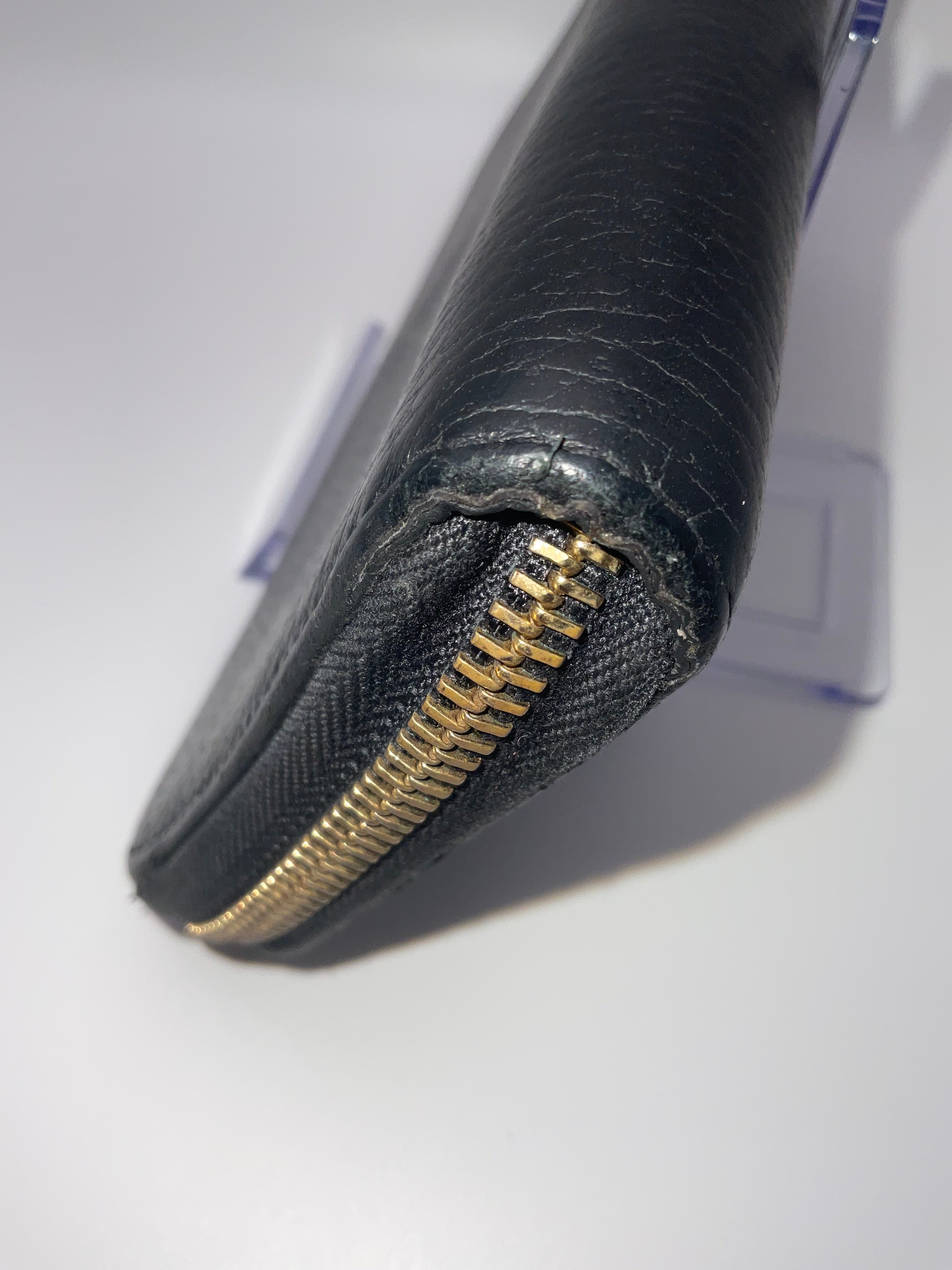 Gucci Black Pebbled Leather Zip Around Wallet GG Logo