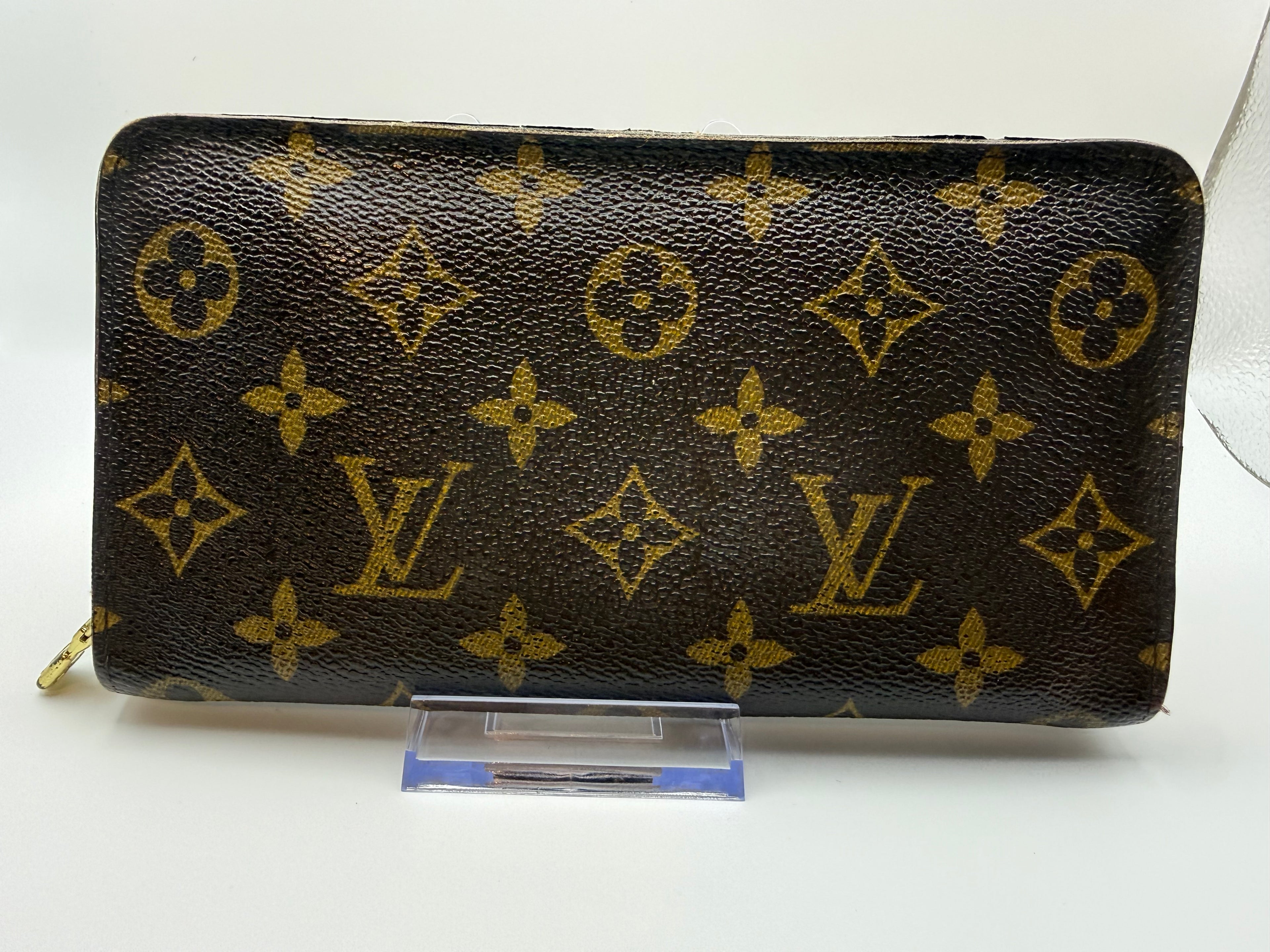Louis Vuitton Monogram Canvas Zippy Wallet – Brown