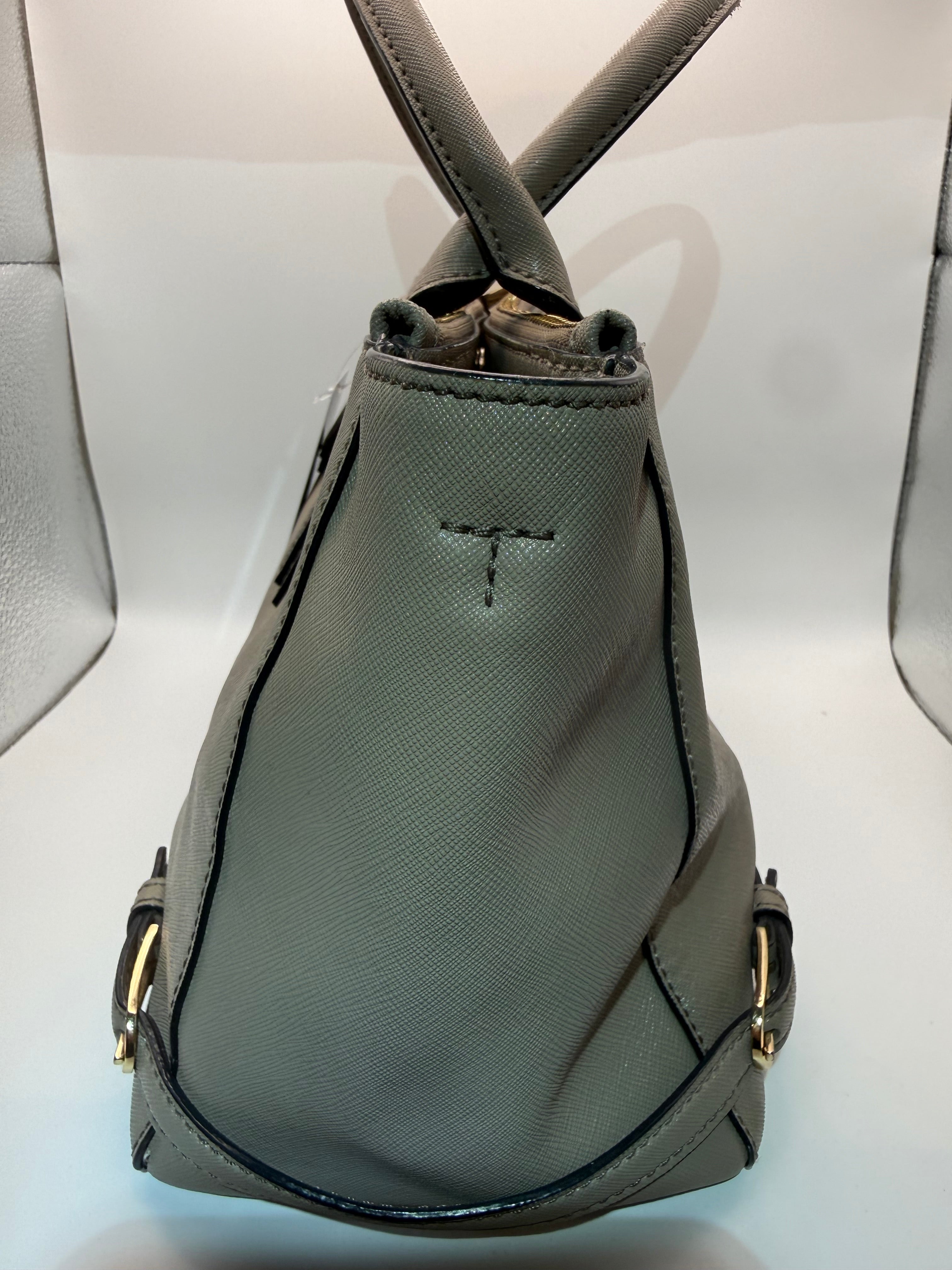 Tory Burch Bolso Satchel de Piel Saffiano Taupe
