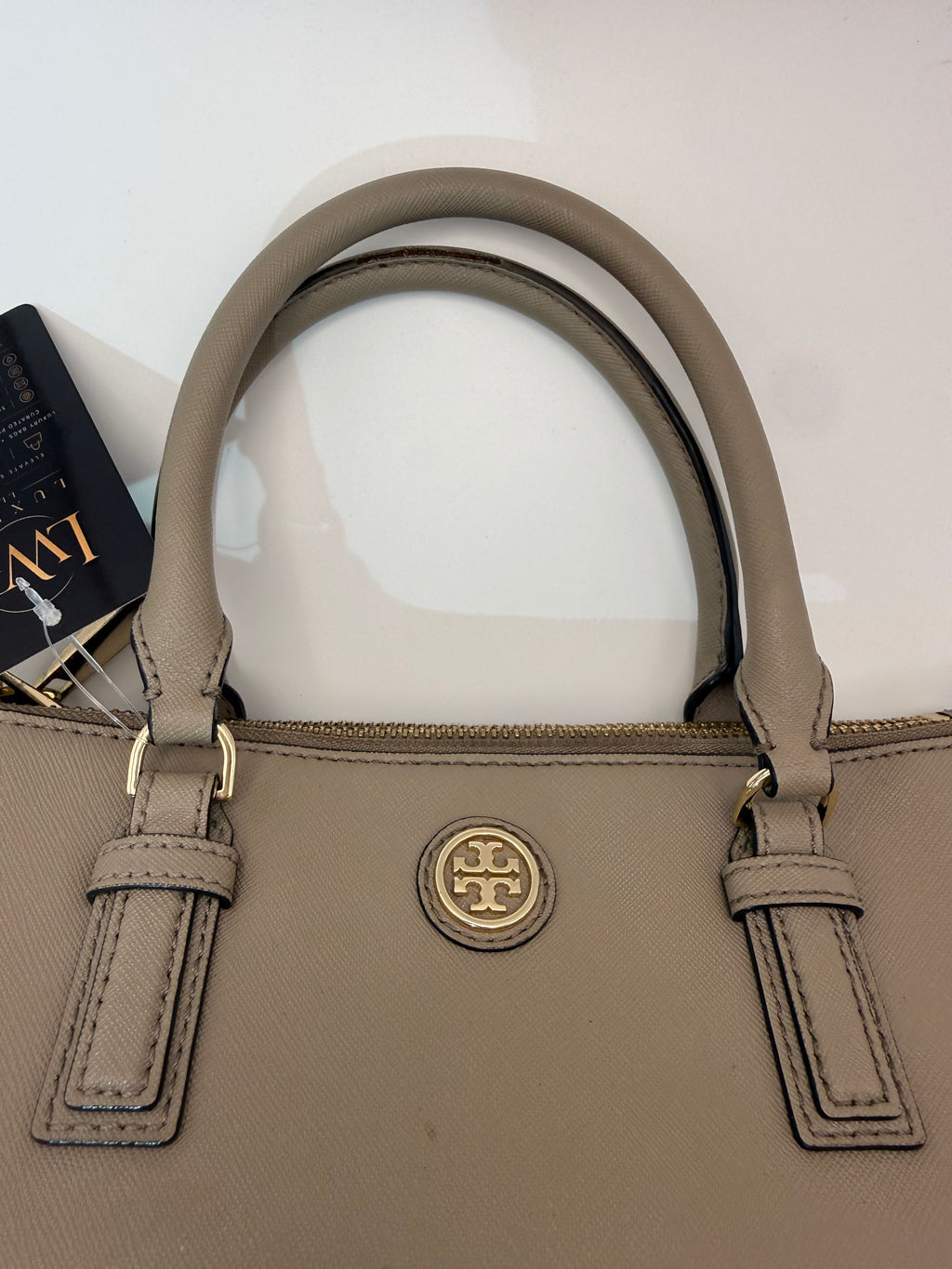 Tory Burch Bolso Satchel de Piel Saffiano Taupe