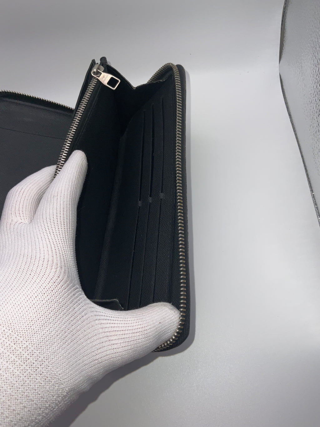 Louis Vuitton Taiga Leather Zippy Organizer Wallet Black | Made in Spain