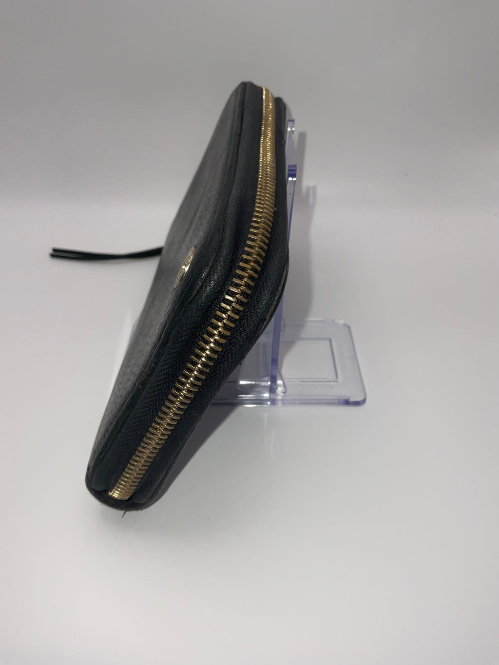 Gucci Black Pebbled Leather Zip Around Wallet GG Logo