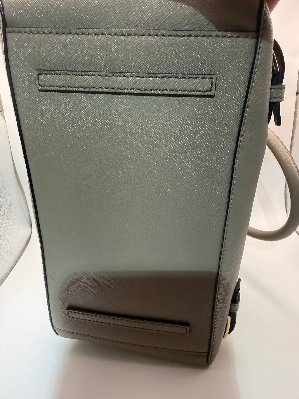 Tory Burch Bolso Satchel de Piel Saffiano Taupe