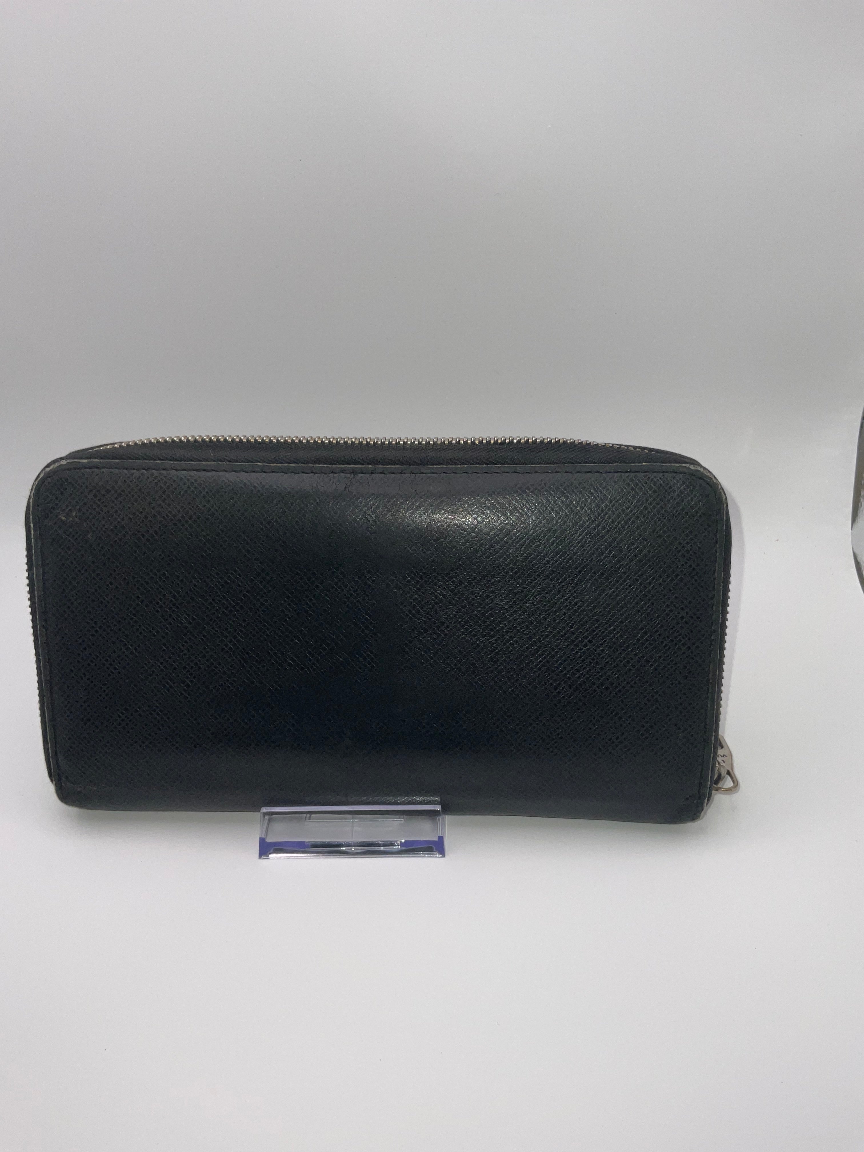 Louis Vuitton Taiga Leather Zippy Organizer Wallet Black | Made in Spain