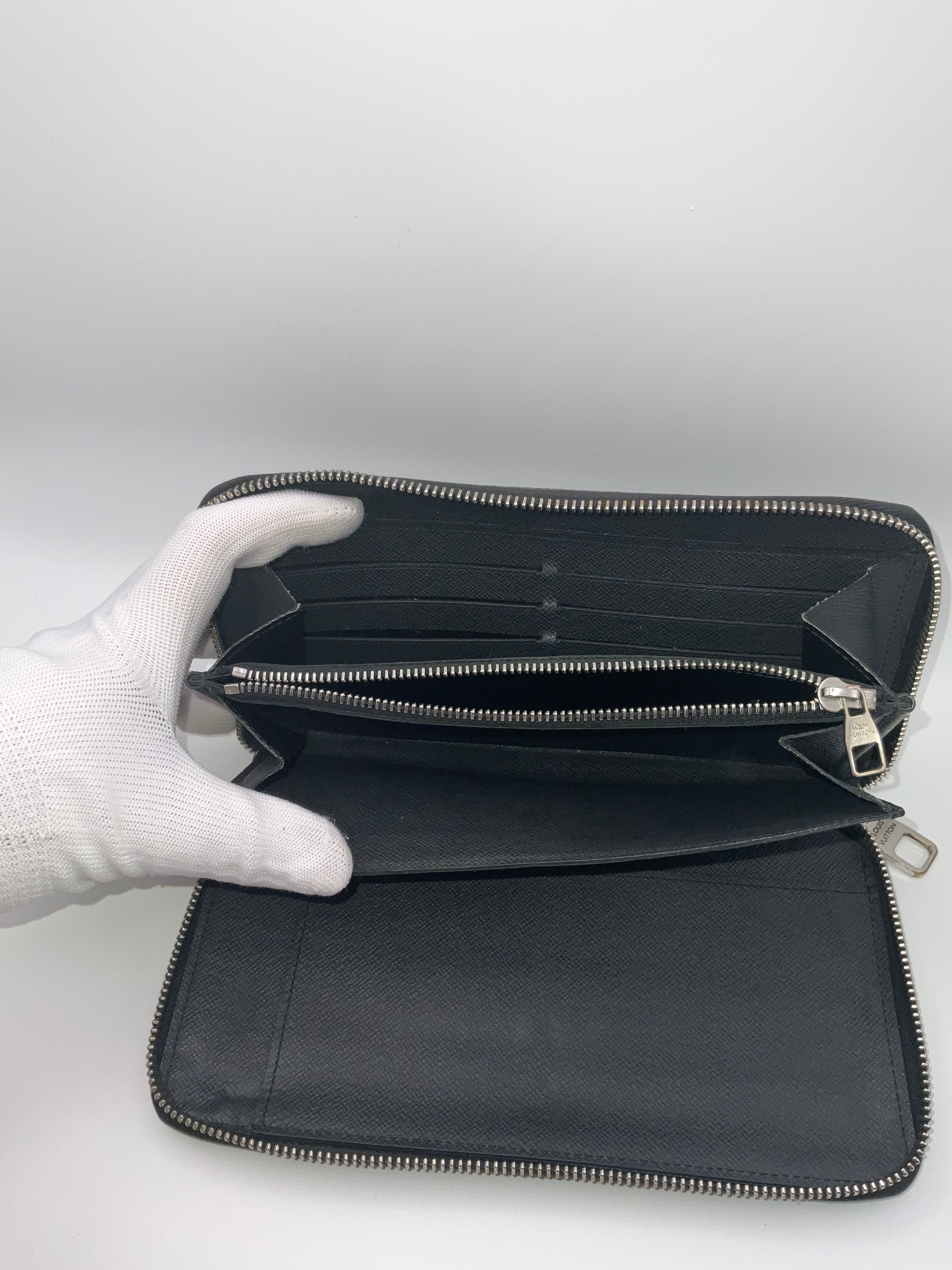 Louis Vuitton Taiga Leather Zippy Organizer Wallet Black | Made in Spain