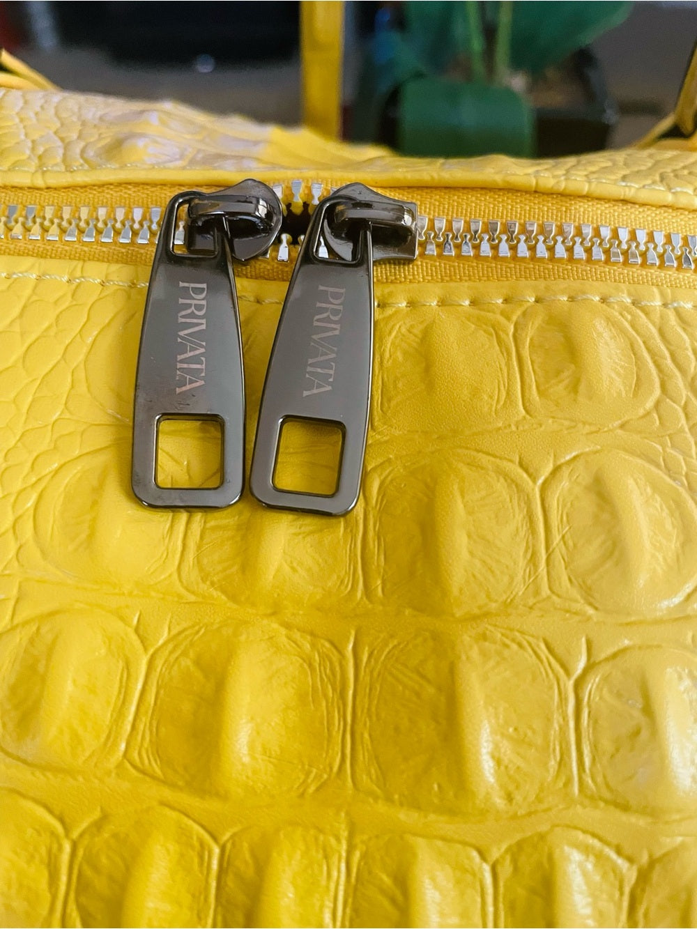 PRIVATA Duffle Bag zipper detail
